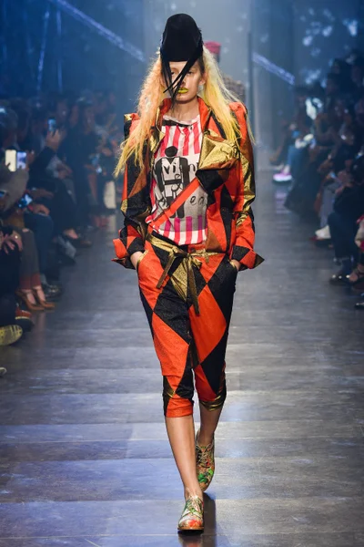 Look 30